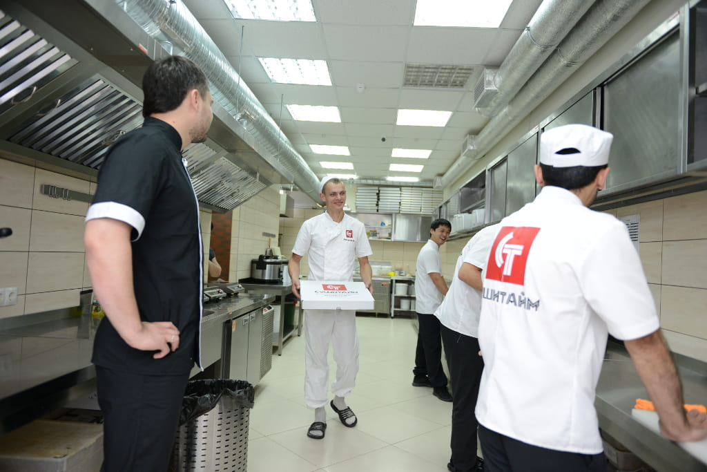 Команда «Sushitime» за работой